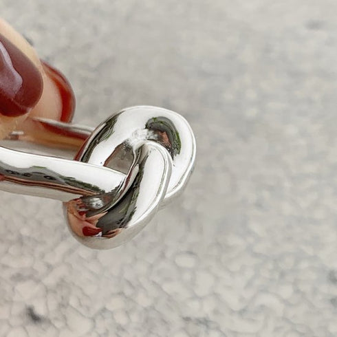 knot ring